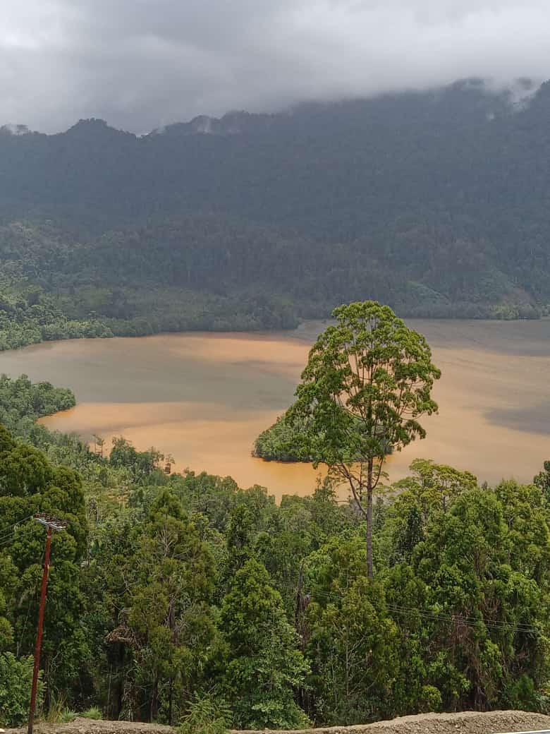 Telaga di Sagea, yang mulai berubah warna...dari jernih menjadi kecoklatan...Foto: dokumen SEKA