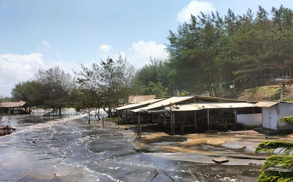 Cuaca ekstrem menimpa Cilacap akhir Agustus lalu. Foto: BNPB