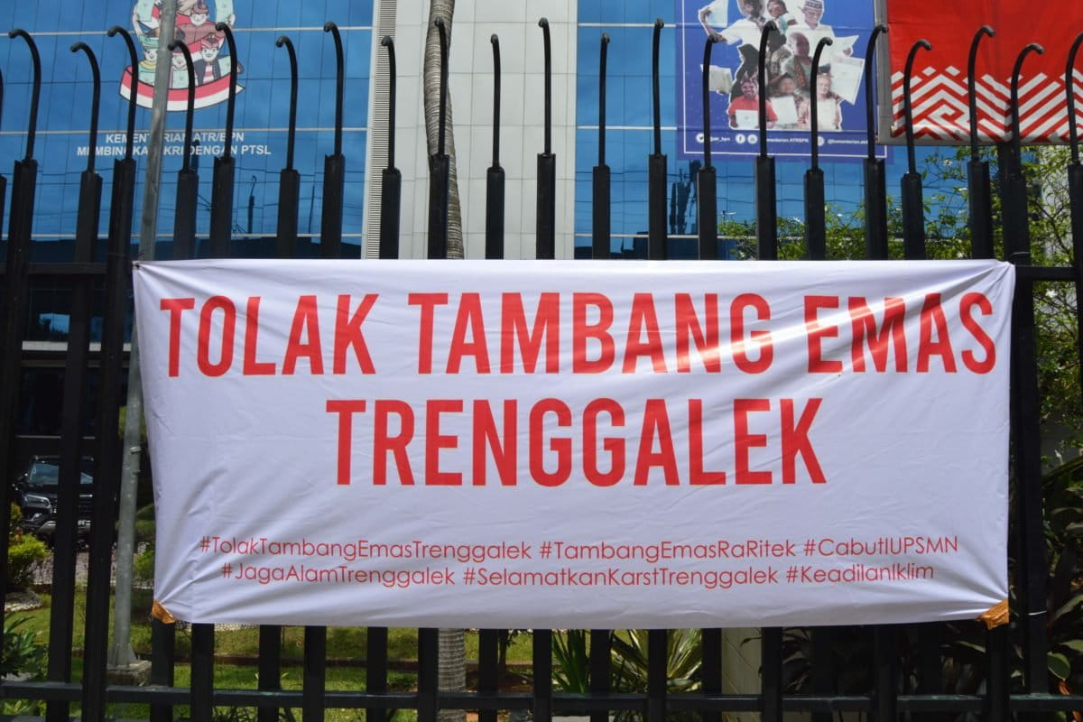 Warga Trenggalek datang ke beberapa kementerian di jakarta, tolak tambang emas. Foto: Rabul Sawal/ Mongabay Indonesia