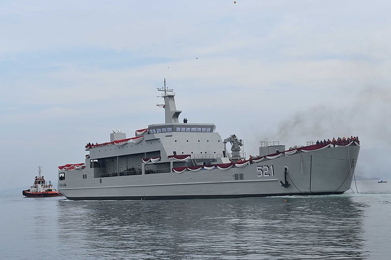 Pada penghujung Agustus lalu, lebih 100 satwa endemik dilindungi dair Papua, disita dari KRI Teluk Lada 521 ini di Pelabuhan Surabaya, Jawa Timur. Foto: Wikipedia