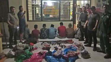 Para pemburu rusa diamankan polisi di Sumbar. Foto: Vinolia/ Mongabay Indonesia