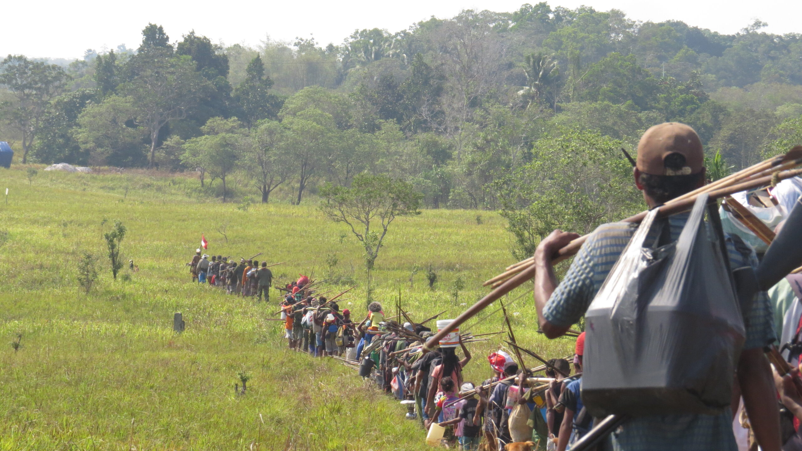Tradisi tordouk, seluruh warga, laki, perempuan, anak-anak terlibat di dalam ritual berburu ini. Lokasi ini yang akan dijadikan bagian dari lokasi peternakan sapi. Foto/Dok: Forest Watch Indonesia
