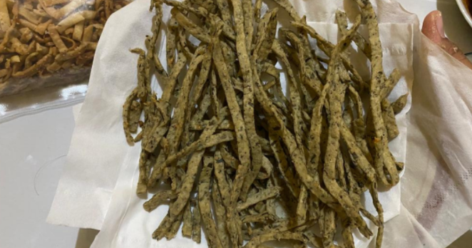 Keripik mangrovr dari Bengkalis. Foto: Suryadi/ Mongabay Indonesia