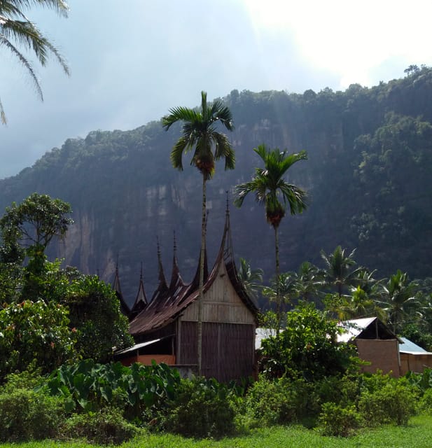 Tebing Lembah Harau. Foto: Vinolia/ Mongabay Indonesia