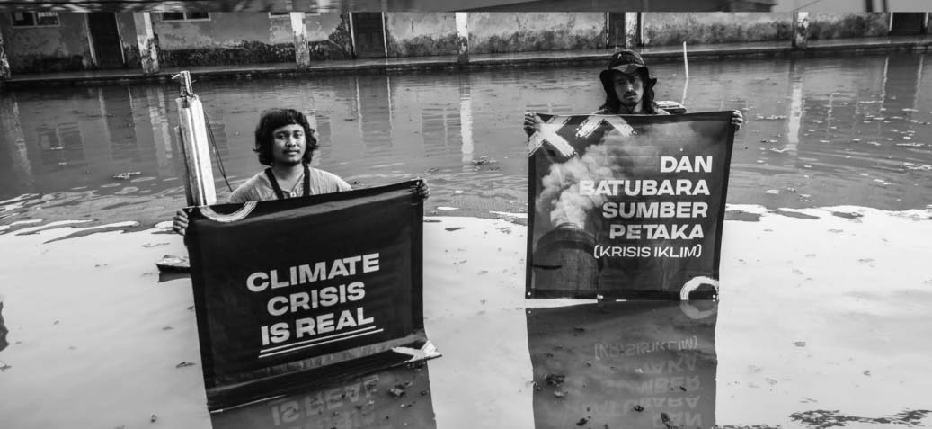 Menyuarakan krisis iklim dengan kampanye bersepeda. Foto: dari website Greenpeace Indonesia