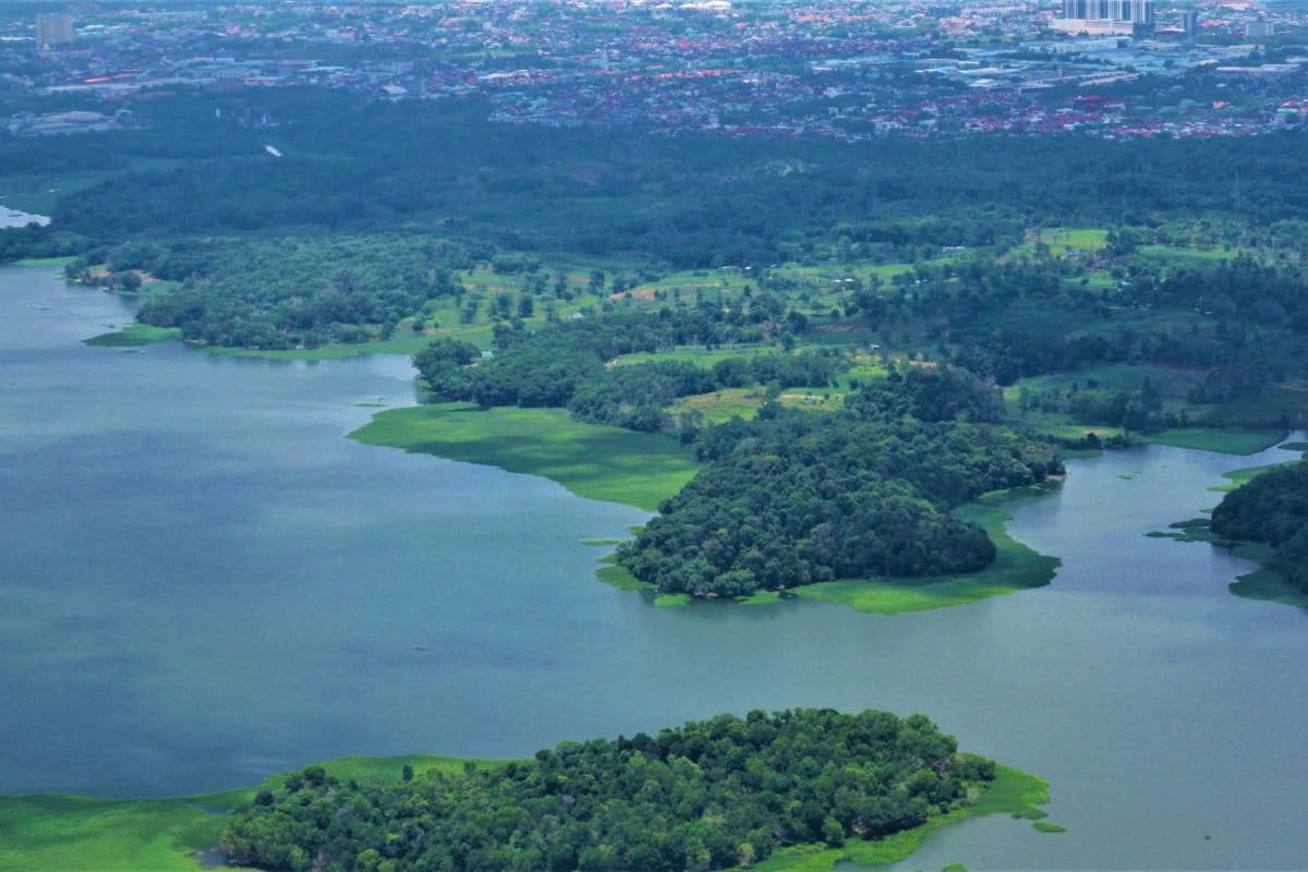 waduk Kota Batam yang di kelilingi hutan hujan tropis. Foto Yogi Eka Sahputra.JPG
