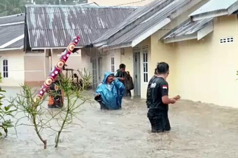 Warga terdampak banjir Natuna. medio Desember lalu. Foto: Yogi Eka Perkasa/ Mongabay Indonesia