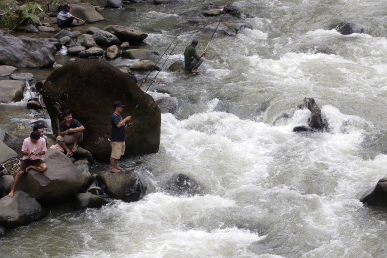 Anak sungai yang bermuara ke Sungai Batang Toru. Foto: Junaidi Hanafiah/ Mongabay Indonesia