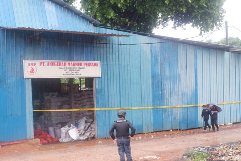 Gudang arang bakau disegel. Foto: Yogi Eka Sahputra/ Mongabay Indonesia