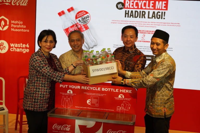 Program Coca Cola yang bikin depot khusus untuk mengembalikan kemasan plastik mereka. Foto: dokumen Coca Cola