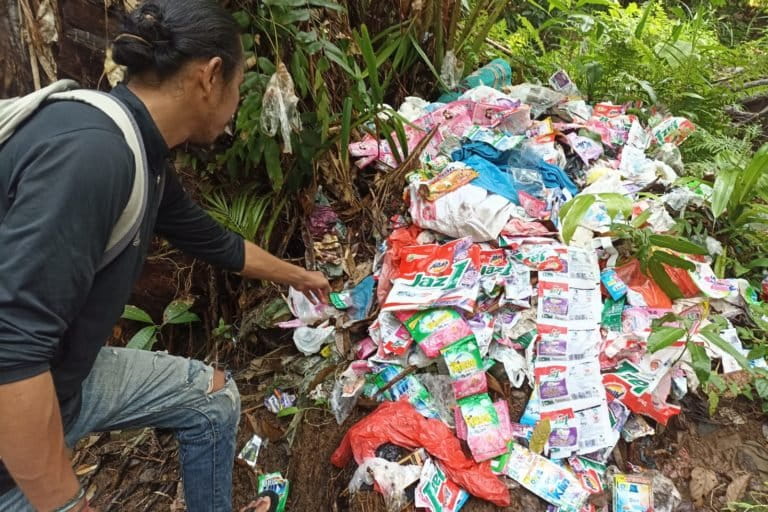 Sampah kemasan. Foto: Ecoton