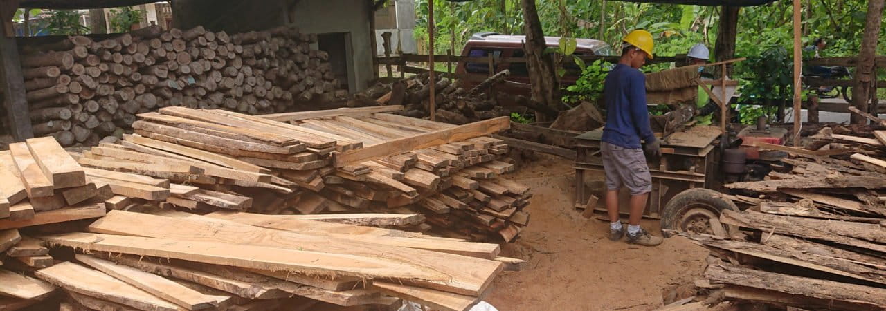 Tumpukan kayu olahan di Koperasi Wana Manunggal Lestari Gunungkidul.jpg