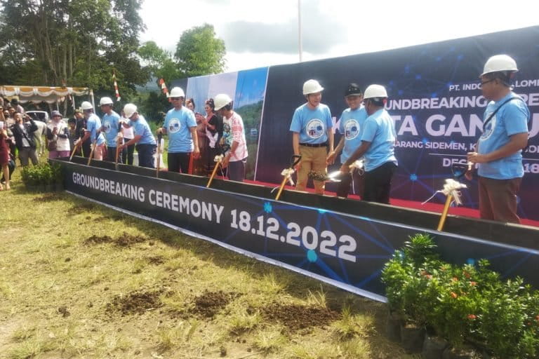 Kegiatan groundbreaking pembangunan kereta gantung Rinjani di dalam kawasan Taman Huta Raya (Tahura) Nuraksa, di Desa Karang Sidemen, Kabupaten Lombok Tengah, Minggu 18 Desember 2022 sekaligus sebagai pengisi kegiatan HUT NTB ke-64. Foto: Humas Pemerintah NTB