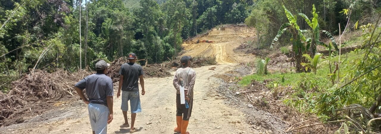 Masyarakat adat datangi lokasi hutan adat yang telah digusur PT GMI (5).jpg ATTACHMENT DETAILS