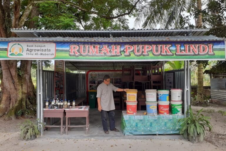 Rumah pupuk lindi Lembaga Pendidkan Ibnu Al Mubarok . Foto: Suryadi/ Mongabay Indonesia