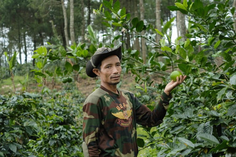 Suryana, petani Kamojang yang kelola lahan 1,2 hektar lewat izin IPHPS. Foto: Lusia Arumingtyas/ Mongabay Indonesia