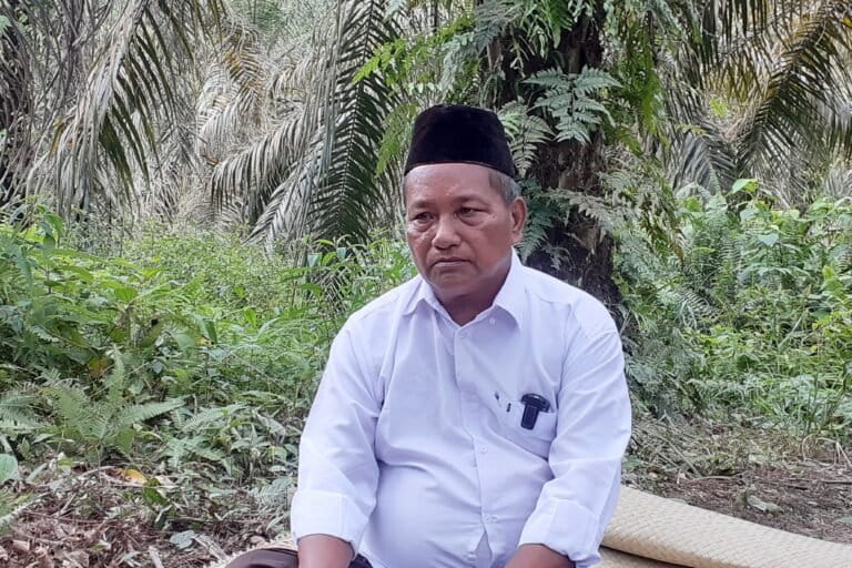 Batin Irasan, Ketua Adat Talang Parit. Foto: Suryadi/ Mongabay Indonesia