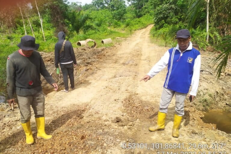 Lokasi pemutusan jembatan oleh masyarakat untuk menghambat jalur keluar masuk kendaraan dan alat berat perusahaan batubara di Pulau Bayur. Foto Walhi Riau