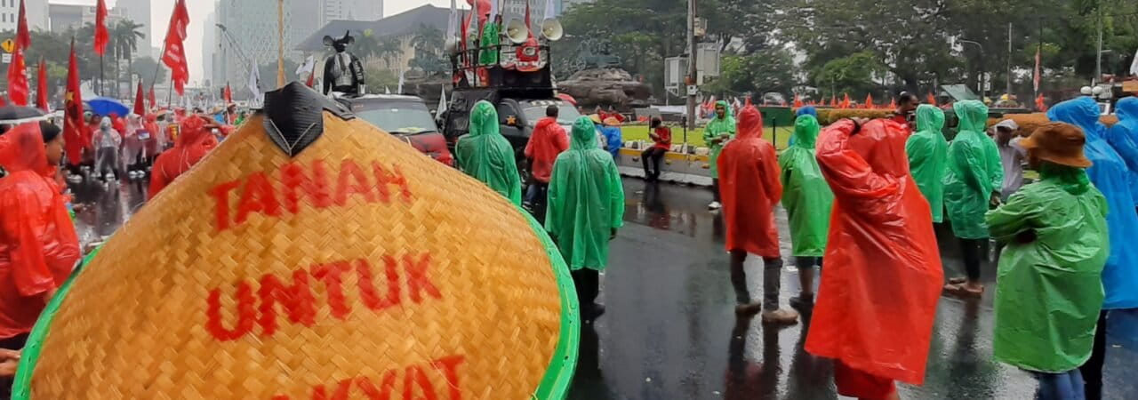 Aksi petani tuntut cabut UU Cipta Kerja di Jakarta, Juli lalu. Foto: Themmy Doaly/ Mongabay Indonesia