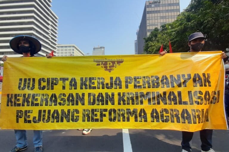UU Ciptaker dianggap mendatangkan investasi yang bersifat ekstraktif, tidak ramah lingkungan, melanggar hak-hak buruh dan hak asasi manusia_Foto Themmy Doaly