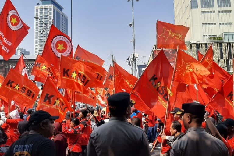 Bagi buruh, UU Ciptaker, berdampak pada upah, kontrak dan hubungan kerja, hingga pemberian pesangon yang layak_Foto Themmy Doaly.jpg