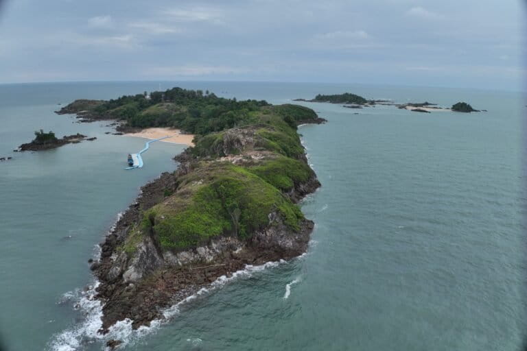 Pulau Jemur, satu dari beberapa gugusan di Kepulauan Aruah yang menjadi habitat penyu hijau. Foto: Suryadi/ Mongabay Indonesia