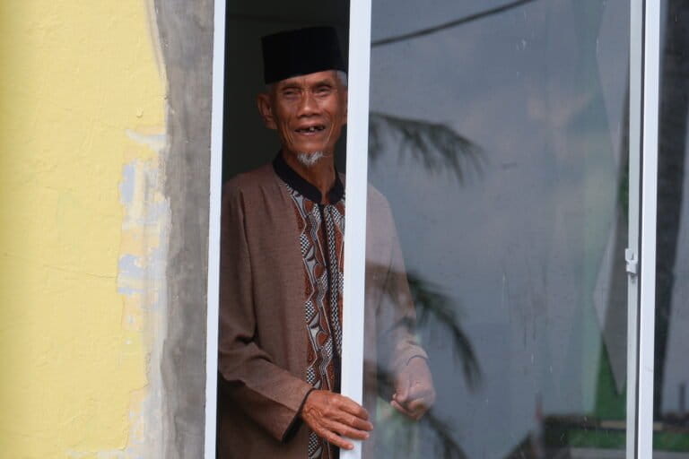 Naharuddin, tetua kampung lahir tahun 40-an di Pulau Rempang. Foto: Yogi Eka Saputra/ Mongabay Indonesia