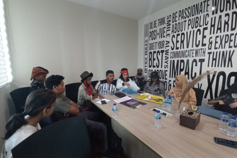 Mahasiswa saat diterima perwakilan KESDM di salah satu ruangan humas, 5 September lalu. Foto: Solidaritas Mahasiswa