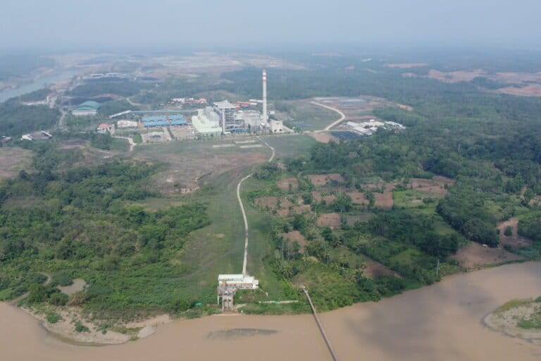 PLTU Keban Agung tampak dari kejauhan. Foto: Humaidy Kenedy