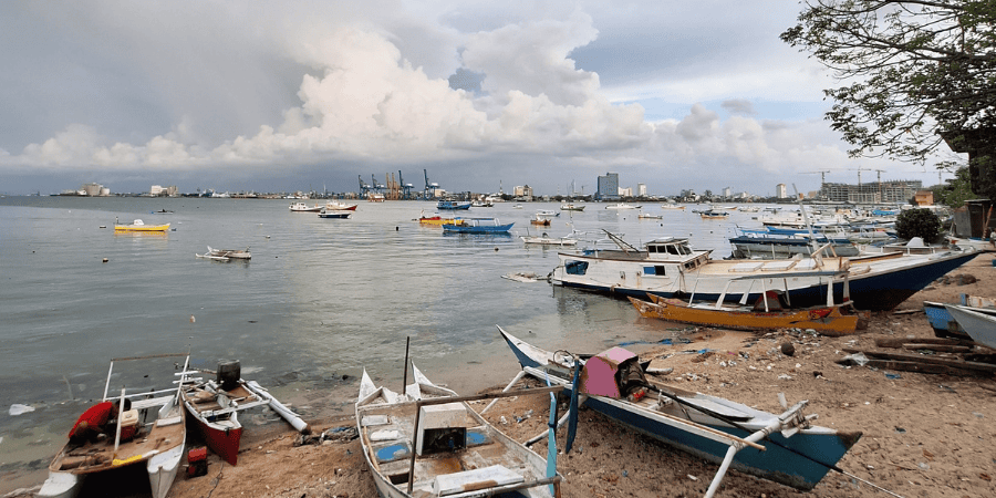 Mayoritas penduduk di Lae-Lae adalah nelayan. Mereka menggantungkan hidupnya pada tangkapan ikan, ambaring, lato', cumi dan membuat puru-puru. Foto: Saskia Salsyam/Mongabay Indonesia