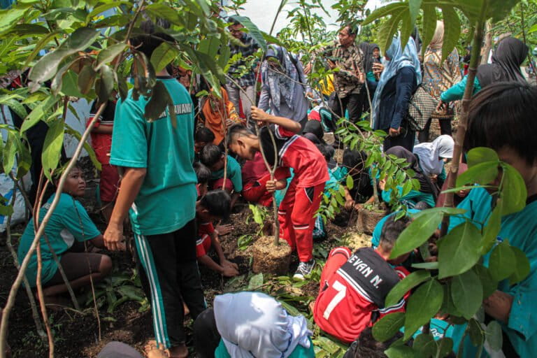 Dorong Kebun Sekolah sebagai Ruang Belajar Siswa