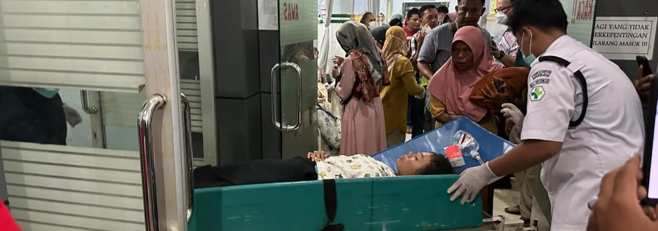 Ada-ratusan-orang-jadi-korban-keracunan-akibat-proyek-PLTP-Sorik-Marapi-korban-terus-berjatuhan-sehingga-pemerintah-harus-menutup-proyek-ini-Ayat-S-Karokaro-scaled.jpg
