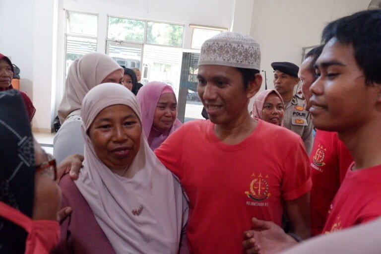 Suasana pengadilan usai sidang rempang belangsung untuk 34 terdakwa aksi bela Rempang di Pengadilan Negeri Batam. Foto: Yogi Eka Sahputra 