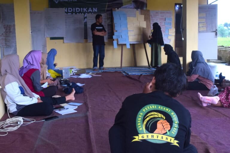 Pendidikan Pertanian Alami Dasar dihadiri 33 petani dari berbagai daerah yang telah mempraktikkan pertanian alami. Foto: Themmy Doaly/Mongabay Indonesia