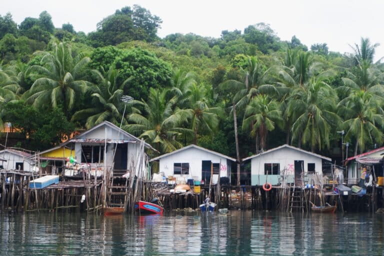 Rumah penduduk Suku Laut Air Mas di Pulau Tanjung Sauh, Batam. Foto: Yogi Eka Sahputra/Mongabay Indonesia