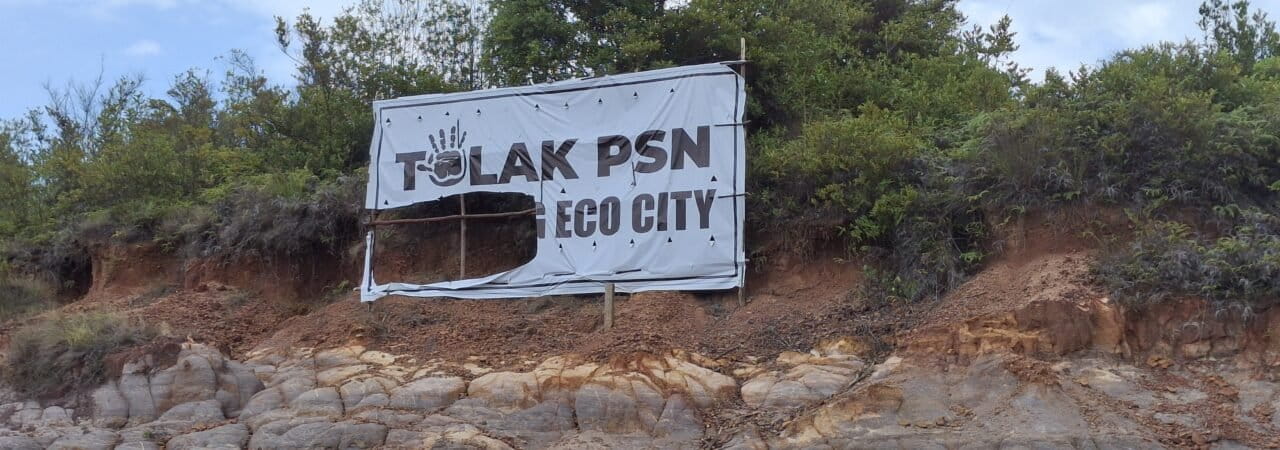 Spanduk tolak PSN yang dirusak oknum tidak bertanggung jawab di Pulau Rempang. Foto Yogi Eka Sahputra