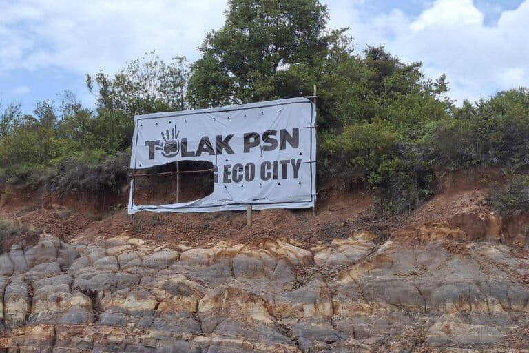 Spanduk tolak PSN yang dirusak oknum tidak bertanggung jawab di Pulau Rempang. Foto Yogi Eka Sahputra