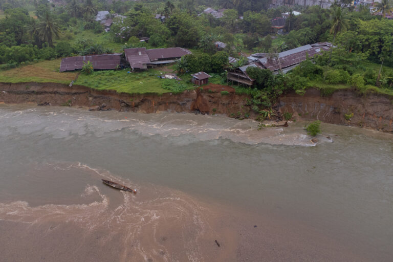 Tambang pasir dan batu yang menyisakan persoalan bagi masyarakat di sekitar Sungai Batang Anai. Foto: Jaka HB/Mongabay Indonesia