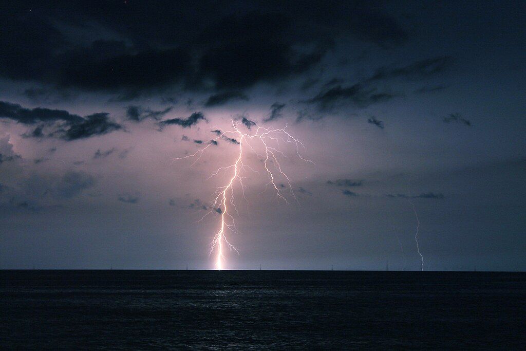 Petir Catatumbo, atau populer disebut “petir abadi”, karena kemunculannya yang hampir tanpa henti di langit malam | Ruzhugo27 CC BY-SA 3.0