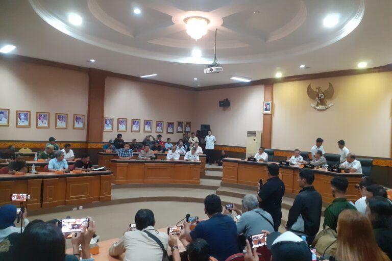 Perwakilan warga petani dalam TNTN dialog bersama Gubernur Riau, Kapolda Riau dan Bupati Pelalawan. Foto Suryadi/ Mongabay Indonesia