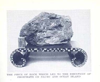 Batu yang dijadikan penahan pintu yang ternyata mengandung kadar fosfat yang sangat tinggi. | Oleh MozzazzoM|public domain - Template:Public domain photo, CC0, https://commons.wikimedia.org/w/index.php?curid=14976487