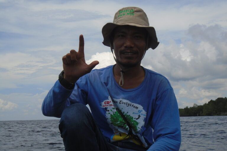 Ketua Kelompok Sekat Bakau, Khaidir. Foto: Suryadi/ Mongabay Indonesia.