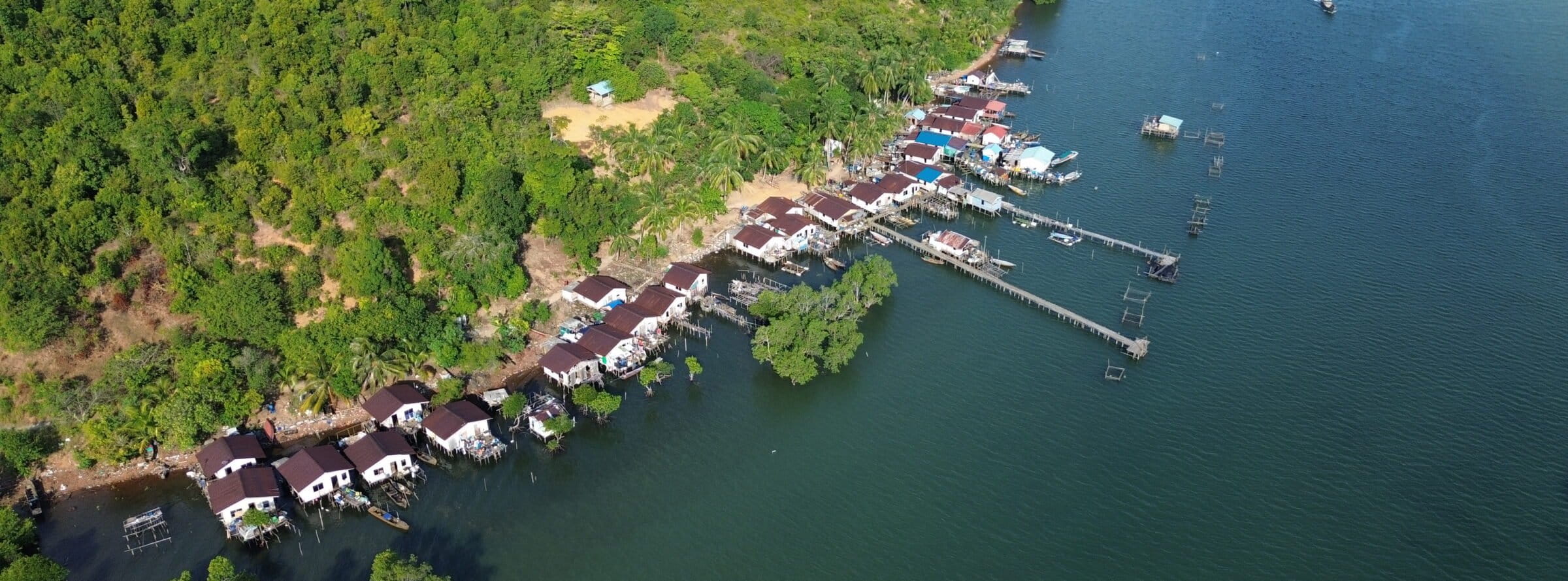 Kampung Suku Laut Air Mas di Pesisir Pulau Tanjung Sauh, Kota Batam. Foto: Yogi Eka Sahputra/ Mongabay Indonesia