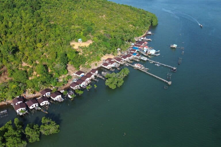 Kampung Suku Laut Air Mas di Pesisir Pulau Tanjung Sauh, Kota Batam. Foto: Yogi Eka Sahputra/ Mongabay Indonesia