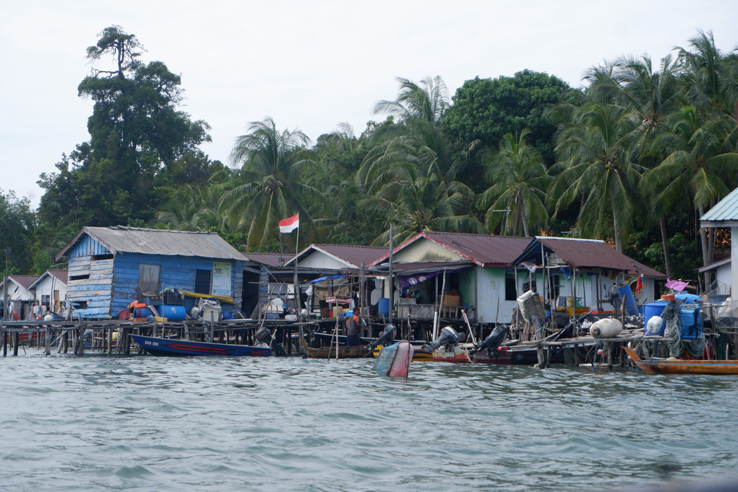 Kampung nelayan di Pulau Kecil Tanjung Sauh, Batam. Warga suku laut di kawasan ini terdampak proyek PSN Tanjung Sauh. Foto Yogi Eka Sahputra/Mongabay Indonesia
