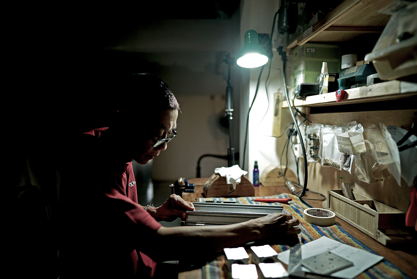 mengukur bahan baku gitar2