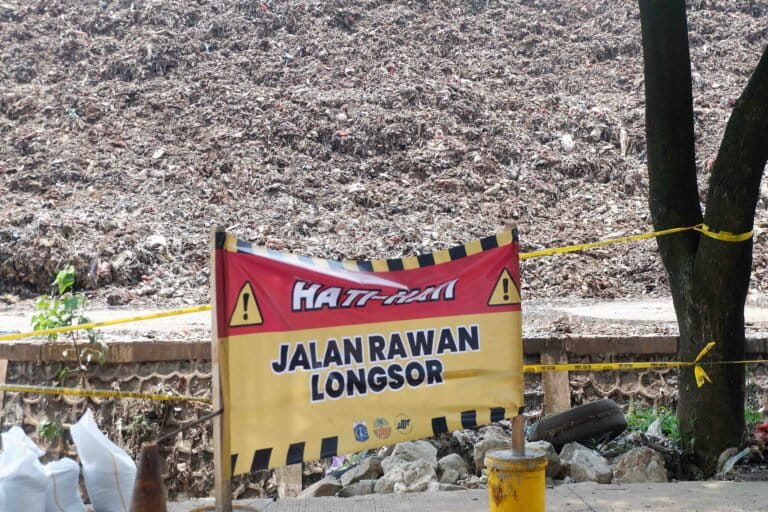 Petaka Sampah Longsor di Bantargebang