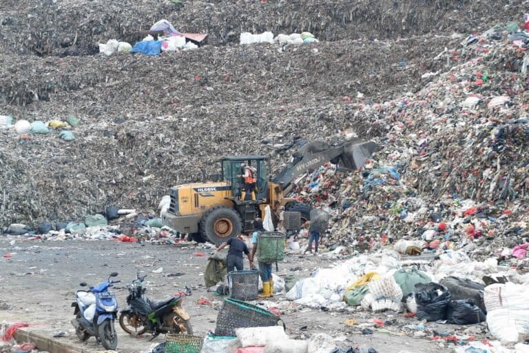 Petaka Sampah Longsor di Bantargebang