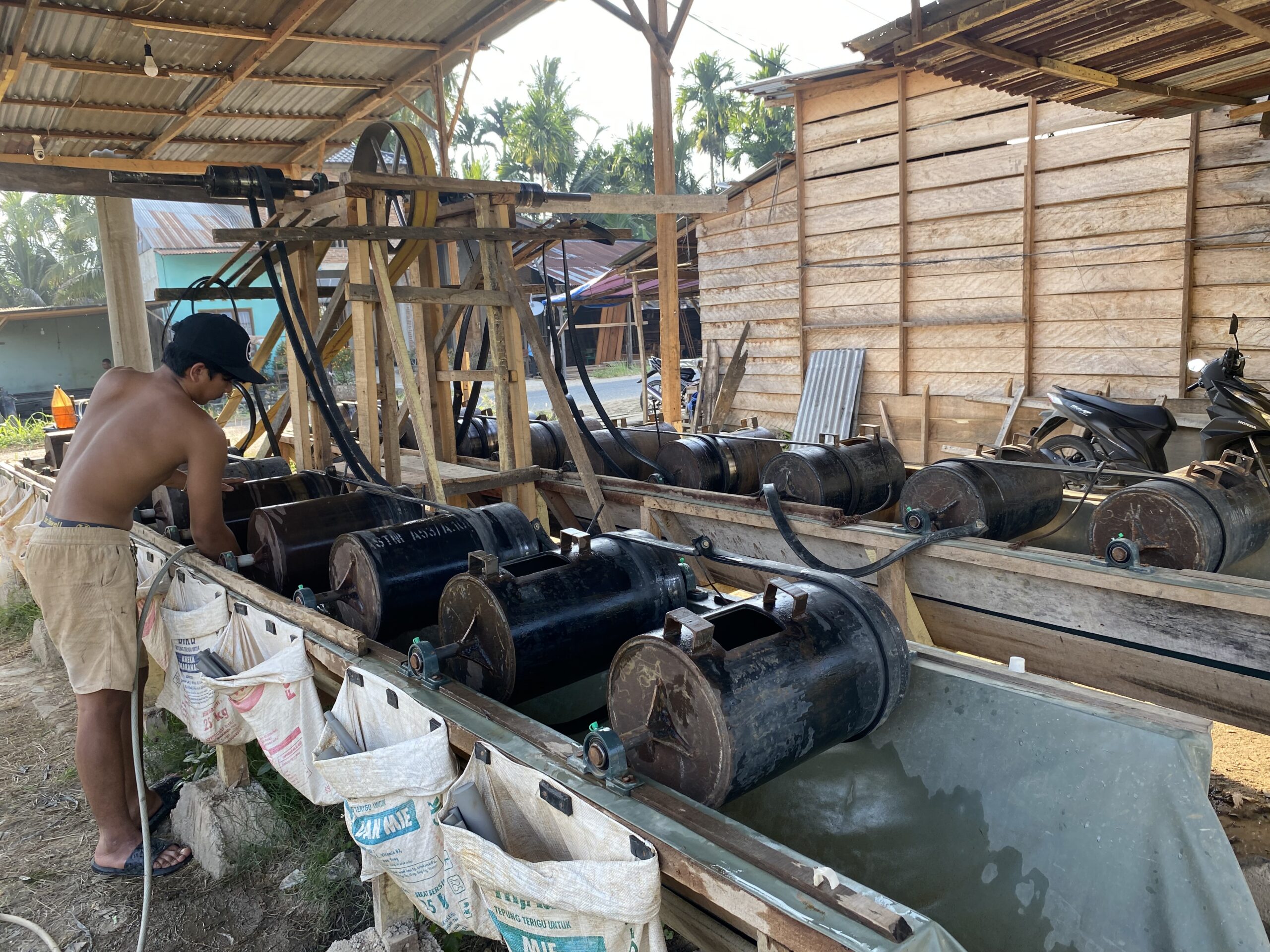 Kucing-kucingan Demi Sebongkah Emas Mandailing Natal
