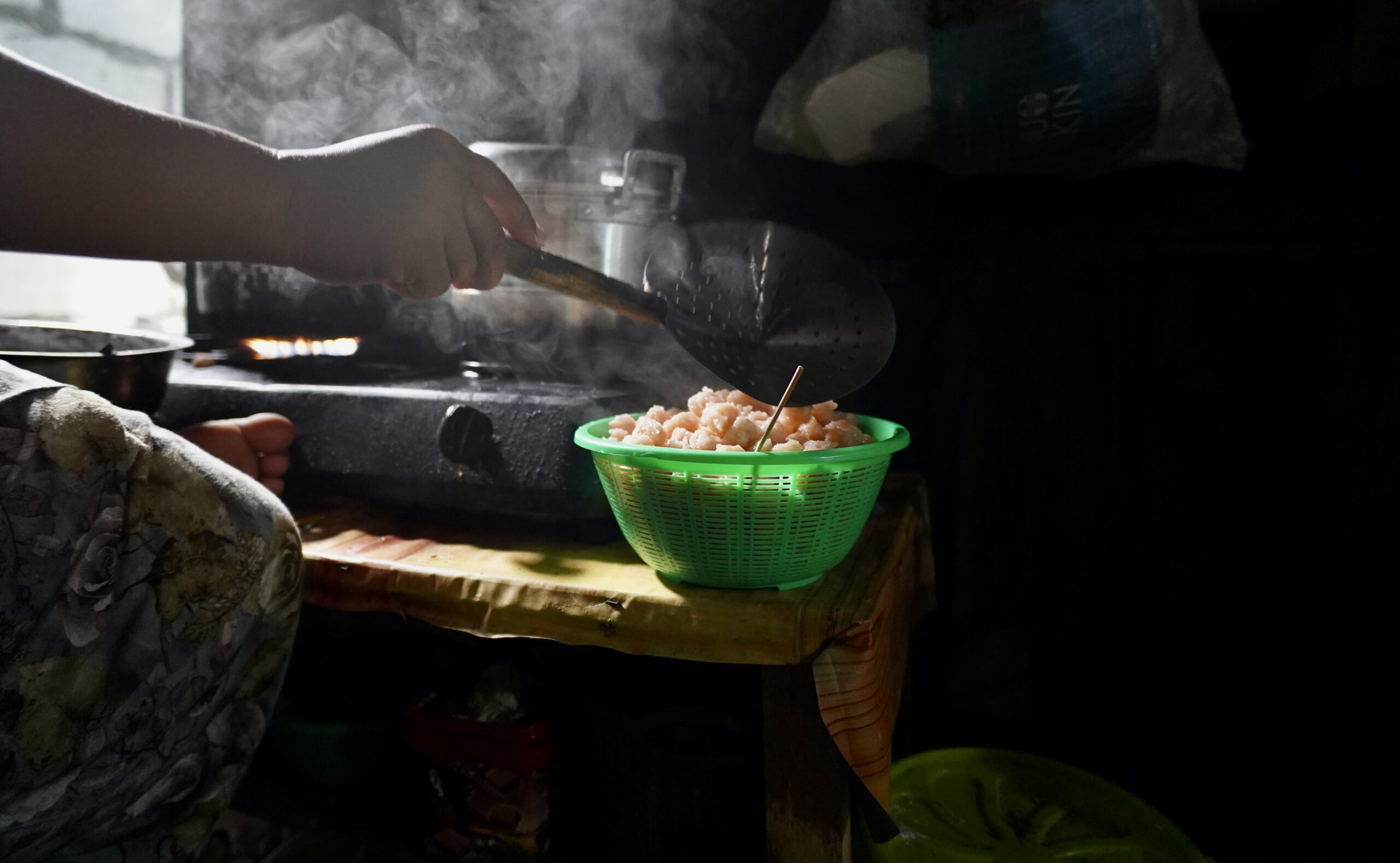 Beban Berlapis Perempuan Pesisir di Tengah Krisis Lingkungan